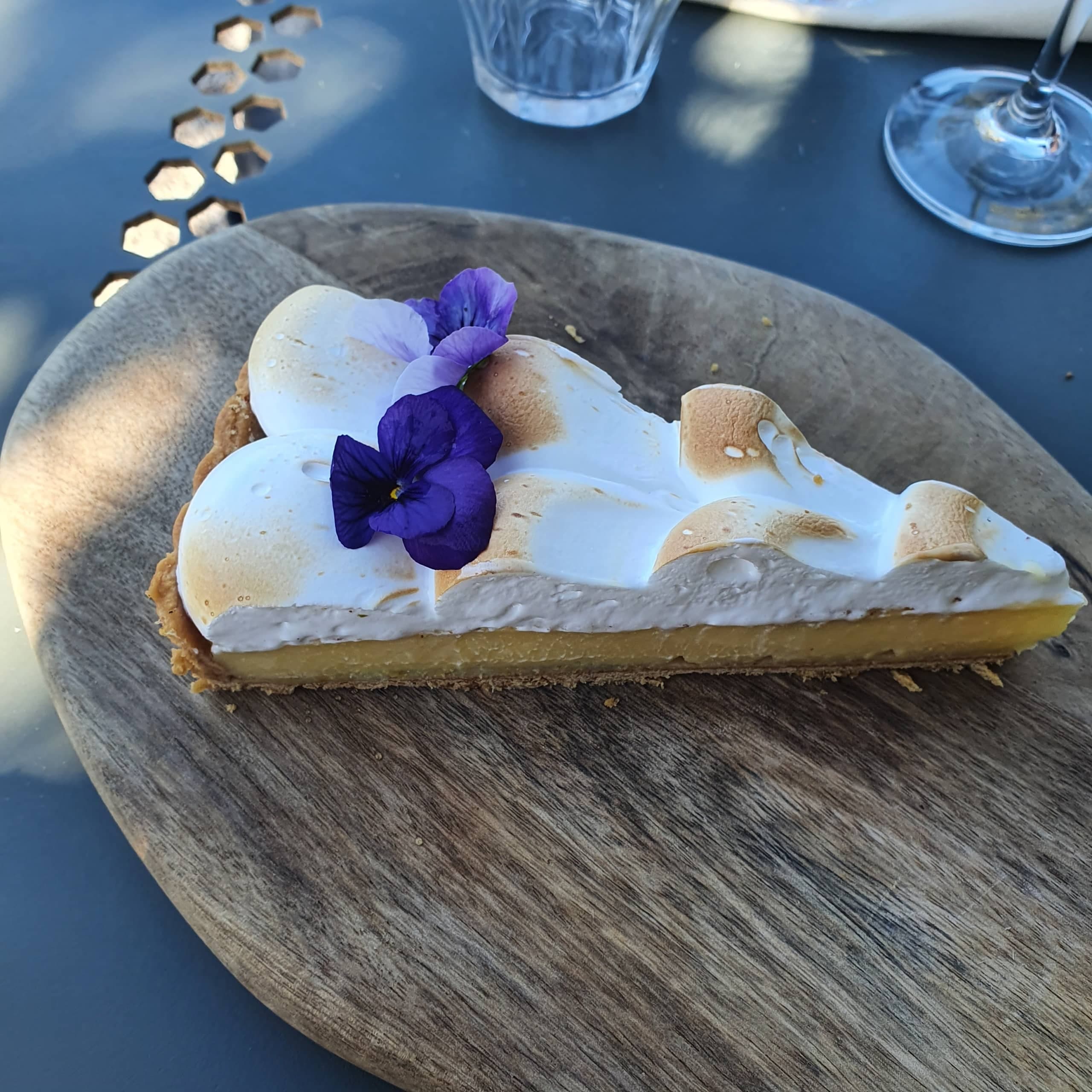 Image de l'article cocooning / une-terrasse-ensoleillee-et-une-cuisine-savoureuse-auberge-de-crussol