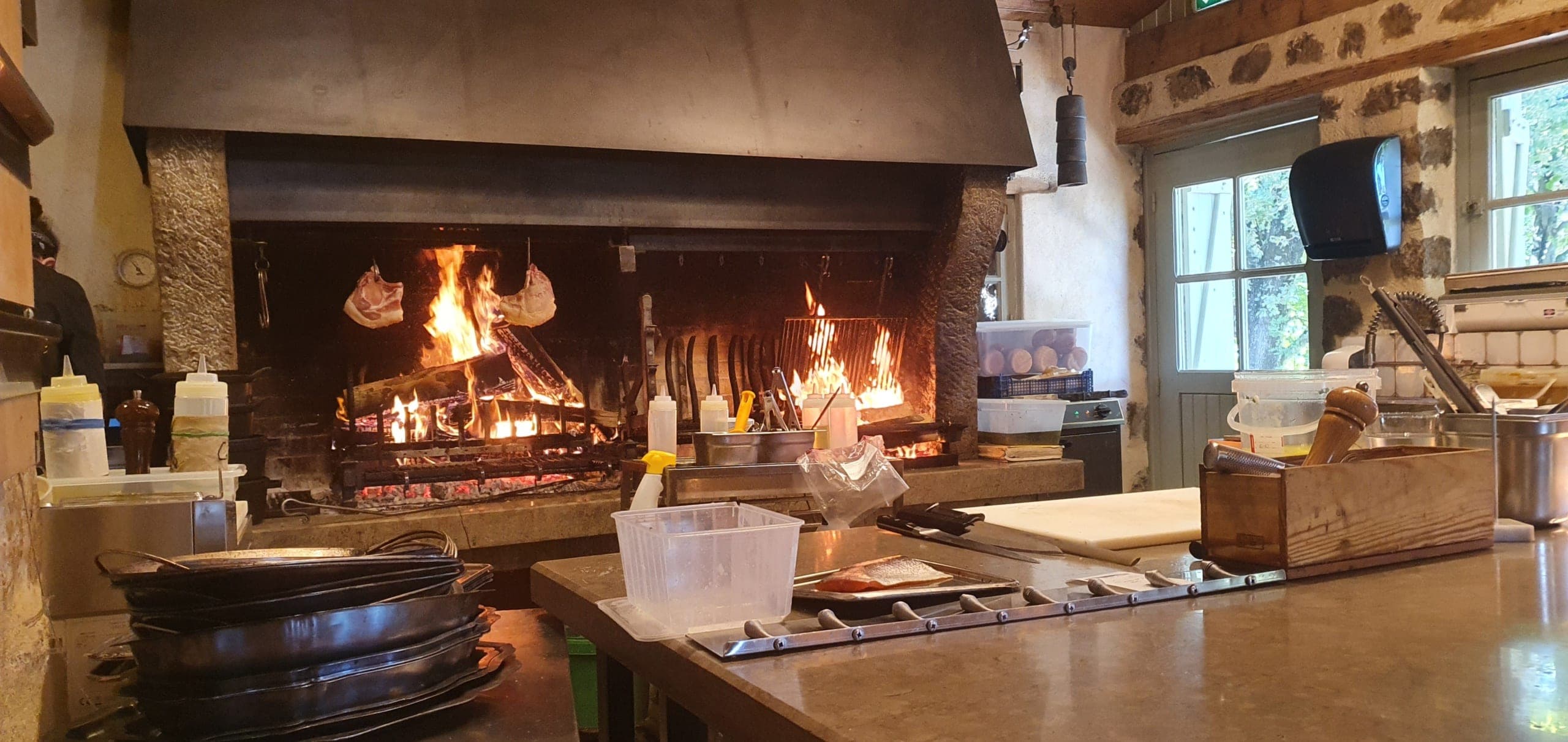 Image de l'article cocooning / une-terrasse-ensoleillee-et-une-cuisine-savoureuse-auberge-de-crussol - 02©LittleTiti-LAubergedeCrussol-scaled